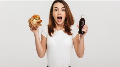 منها شرب السكريات.. 6 عادات غذائية ممنوعة بعد سن الـ 30 تهدد صحتك