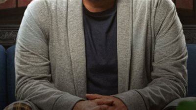 نجوم الفن والنقاد يشيدون بمسلسل مكتوب عليّا لأكرم حسني