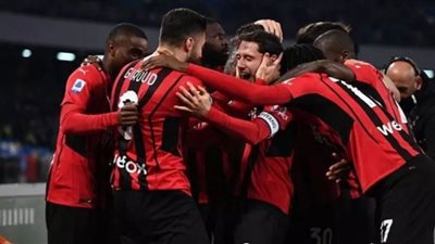 ميلان في مواجهة جنوى بالدوري الإيطالي