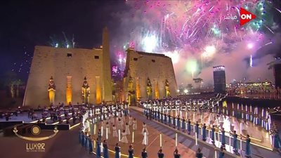 الألعاب النارية تزين سماء الأقصر في حفل افتتاح طريق الكباش (صور)