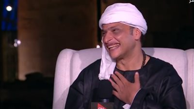 فيديو.. وائل الفشني يكشف حقيقة صلة قرابته بالمنشد الكبير طه الفشني: بتبارك باسمه