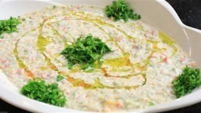 لمحبي السلطات حضري سلطة خيار بالنعناع والزبادي