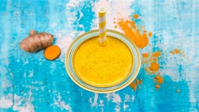 الكركم مع الحليب أفضل مشروب لتحسين جودة النوم