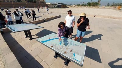 توافد آلاف الزائرين لزيارة طريق الكباش