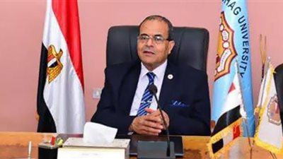 رئيس جامعة سوهاج: إنتظام المحاضرات الدراسية ببرامج التعليم المدمج