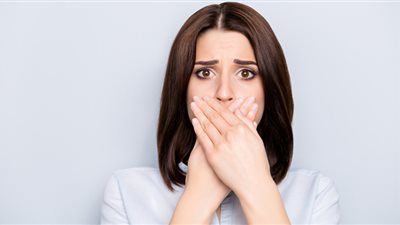 في هذه الحالة.. تغير الصوت علامة على الإصابة بسرطان الفم