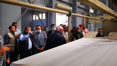 خلال زيارته لمحلج الزقازيق.. وزير قطاع الأعمال: تحديث المحالج يضاعف الإنتاج ل4 ملايين قنطار سنوياً