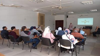 دورة تدريبية لقواعد كتابة السيرة الذاتية لطلاب الدراسات العليا بآثار عين شمس.. صور