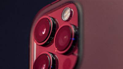 Apple تعتمد على LG في كاميرا بيريسكوب iPhone 15