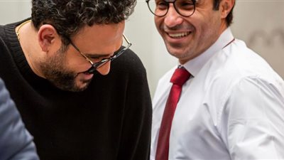 أكرم حسني لأحمد فهمي: إحنا واحد