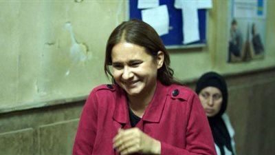 (فيديو) علقة سخنة لطليق نيللي كريم من السيدات في المحكمة