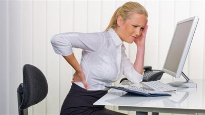 احذر.. مخاطر صحية يسببها الجلوس على المكتب طوال اليوم للساقين