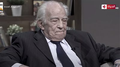 فيديو.. رشوان توفيق يبكي بعد رفع ابنته دعوى حجر عليه: لا أملك سوى هاتفي