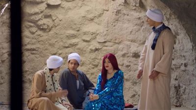 في بيتنا روبوت 2 الحلقة 15| خطف ليلى زاهر ومحاولة قتل هشام جمال من كبير المقاطيع