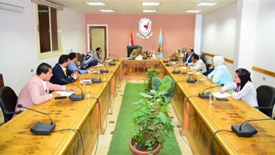 تعرف على إنجازات وخطط عمل وحدات تعليم الكبار بجامعة سوھاج