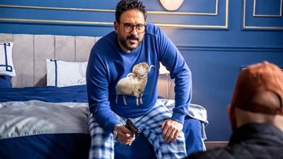 أكرم حسني : مبسوط بشتيمة 