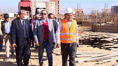 مساعد وزير التعليم العالي يتابع الموقف التنفيذي للمشروعات الإنشائية بجامعة سوهاج