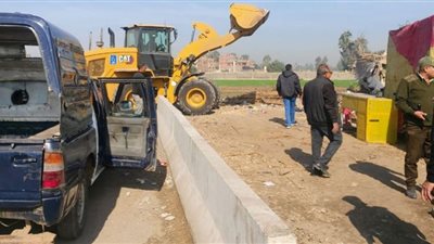 إزالة 7 حالات تعدِ علي حرم طريق القاهرة- إسكندرية الزراعي بالمنوفية