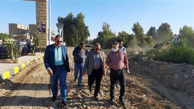 نائب محافظ أسيوط يتابع تنفيذ مشروعات التطوير بقرية الزرابي