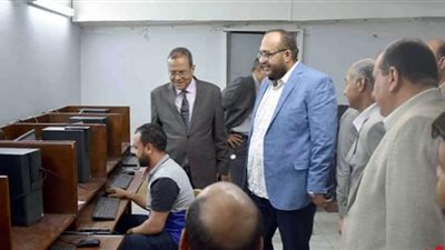 إنطلاق اختبارات الحاسب الآلى للمتقدمين لوظيفة محصل وقارئ بالعمولة بجامعة سوهاج