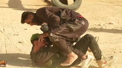 بحركة إخضاع.. محمد شريف ينتقم من رامز جلال (فيديو)