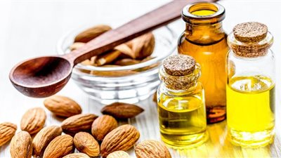 منها علاج حب الشباب.. 7 فوائد مذهلة لزيت اللوز المر للبشرة