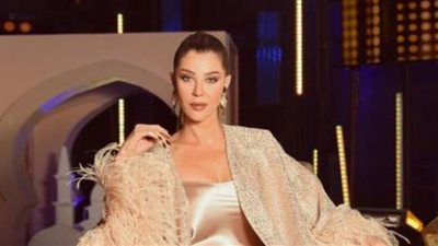 كارلا حداد تتألق بعباءة الريش الناعم في رمضان 2022