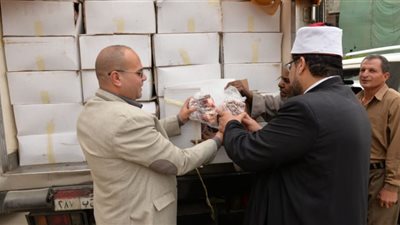 استلام الدفعة السابعة من لحوم صكوك الطعام لتوزيعها على الأسر الأولى بالرعاية بالدقهلية