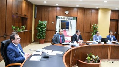 وزير البترول: تحويل 440 ألف سيارة للغاز الطبيعي حتى الآن