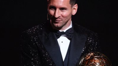 ليونيل ميسي: محمد صلاح وليفاندوفسكي يمتلكان فرصة الفوز بالكرة الذهبية
