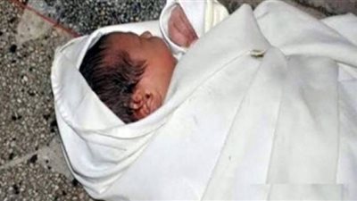 العثور على طفلة حديثة الولادة بمنشأة القناطر.. صور