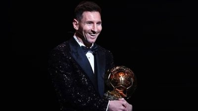 رسالة ميسي لبرشلونة بعد التتويج بالكرة الذهبية السابعة