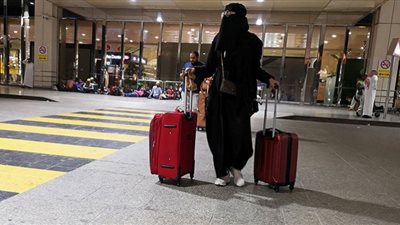 الإفتاء: سفر المرأة للعمل بالخارج مِن غير مَحرم جائز بشرط