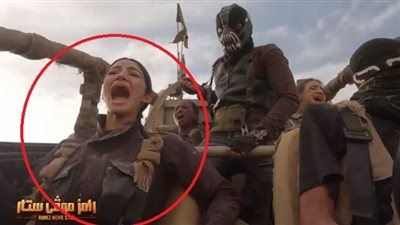 صراخ رهيب من تارا عماد خوفا من السقوط في فم تمساح رامز جلال (شاهد)