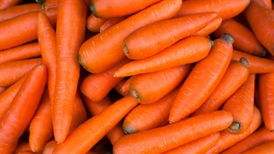 منها الجزر.. 5 أطعمة تعزز صحة العينين