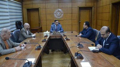 محافظ الدقهلية يبحث مع ممثلى وزارة البيئة عقود تشغيل منظومة إدارة المخلفات