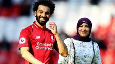 سر تسلم زوجة محمد صلاح جائزته بدلاً منه بالرغم من حضوره الحفل