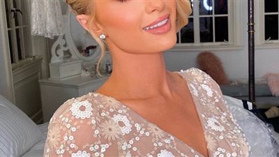 بحقيبة الأرنب.. باريس هيلتون تخطف الأنظار بإطلالة غريبة (صور)