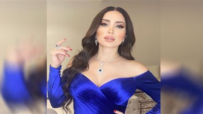شاهد.. نسرين طافش تبرز أنوثتها بالميني جيب في أحدث ظهور