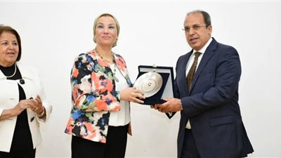 وزيرة البيئة تشارك فى ندوة بالجامعة البريطانية في مصر حول دور الشباب في مواجهة تغير المناخ