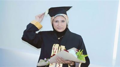الباحثة أسماء حداد تحصل على درجة الدكتوراه بتقدير امتياز من علوم عين شمس