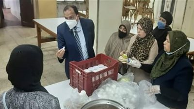 رئيس جامعة بني سويف يتفقد المدينة الجامعية طالبات بشارع عبد السلام عارف