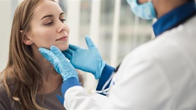 احذر.. أعراض مبكرة لن تتوقعها تؤكد إصابتك بسرطان الحلق