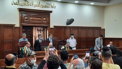 انهيار المتهمين وذويهم بعد صدور الحكم في