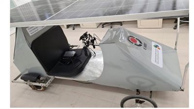 طلاب بالجامعة اليابانية يصنعون سيارة كهربائية تعمل بالطاقة الشمسية