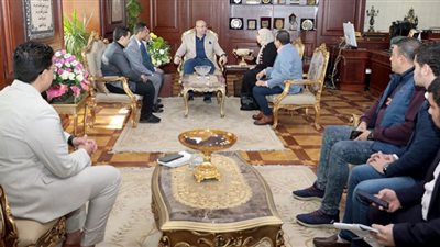 محافظ بني سويف يلتقي وفداً من وزارة الشباب للتحضير للمنتدى الأول لشباب شمال الصعيد