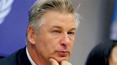 صور.. أليك بالدوين يكشف تفاصيل قتله مصورة فيلمه