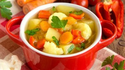 ودعي البرد.. طريقة تحضير شوربة الخضار اللذيذة