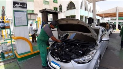 إحلال 24 ألف سيارة للعمل بالغاز الطبيعي منذ يناير (فيديو)