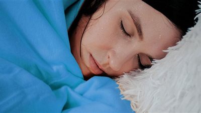 احذر.. لا تتجاهل التعرق في الليل فقد يكون علامة على حالة مميتة